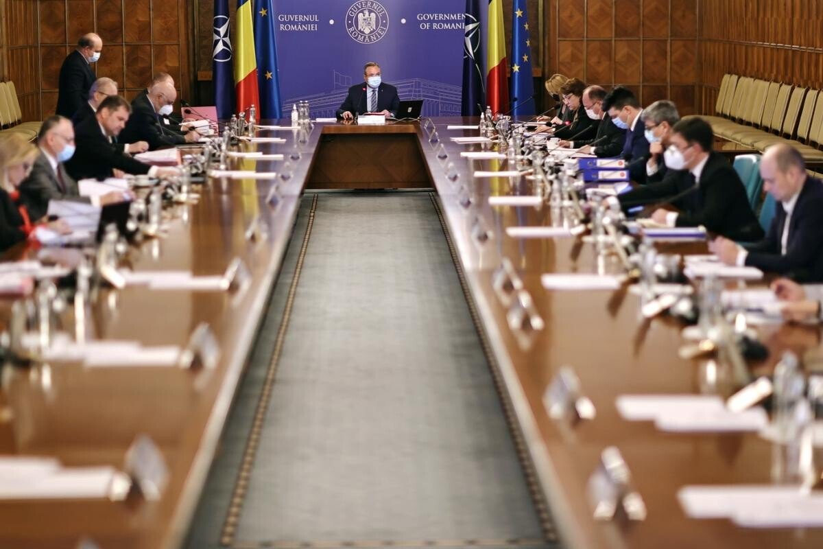 Premierul Ciucă, întâlnire cu ministrul Câciu, la Palatul Victoria