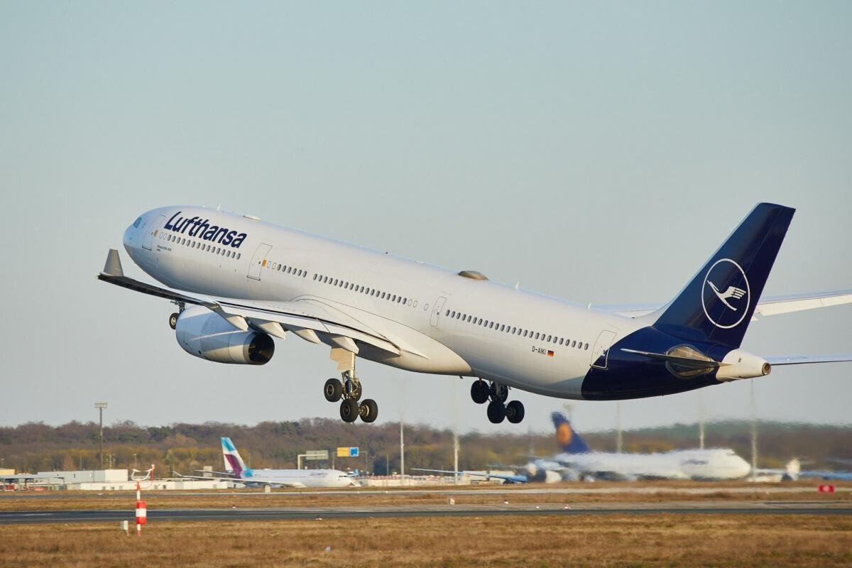 Lufthansa anulează 3.100 de zboruri pe măsură ce numărul cazurilor de Covid continuă să crească