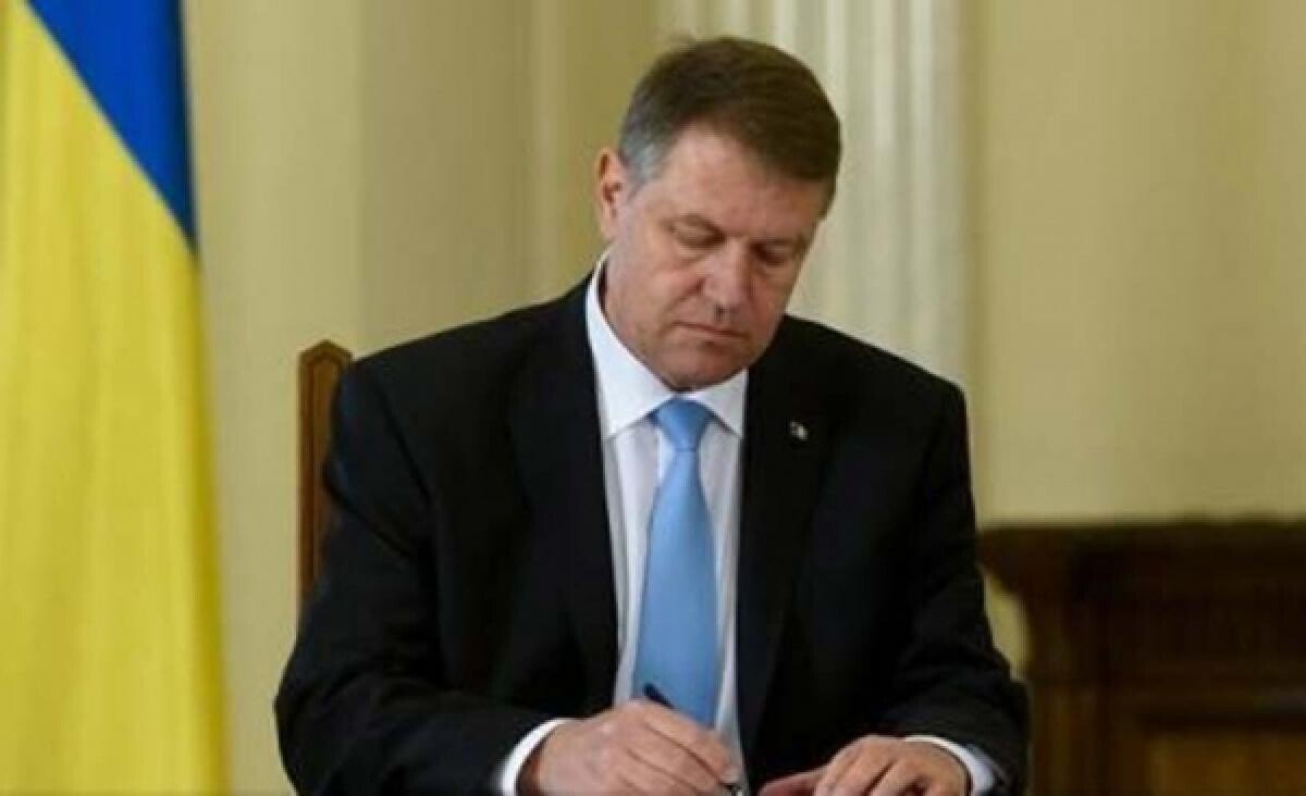 Klaus Iohannis a semnat decretul de înființare a Companiei naționale de transporturi aeriene române – TAROM