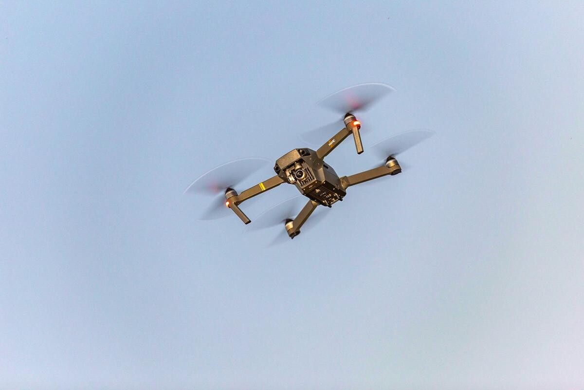 Agricultura digitală cu drone și roboți cucerește teren în vestul României. Cum s-a rezolvat lipsa forței de muncă