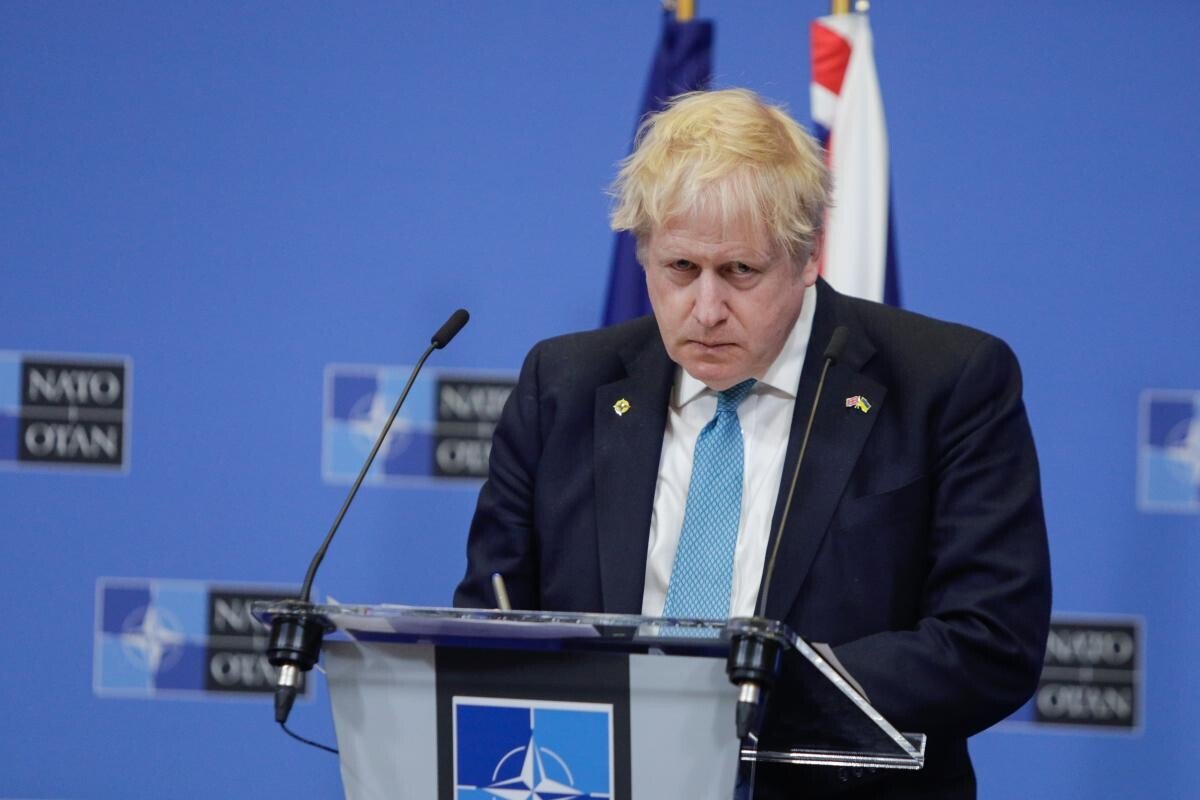 Demisia lui Boris Johnson arată o diferență majoră între Partidul Conservator și PSD. „Jupânul” care taie și spânzură în partid