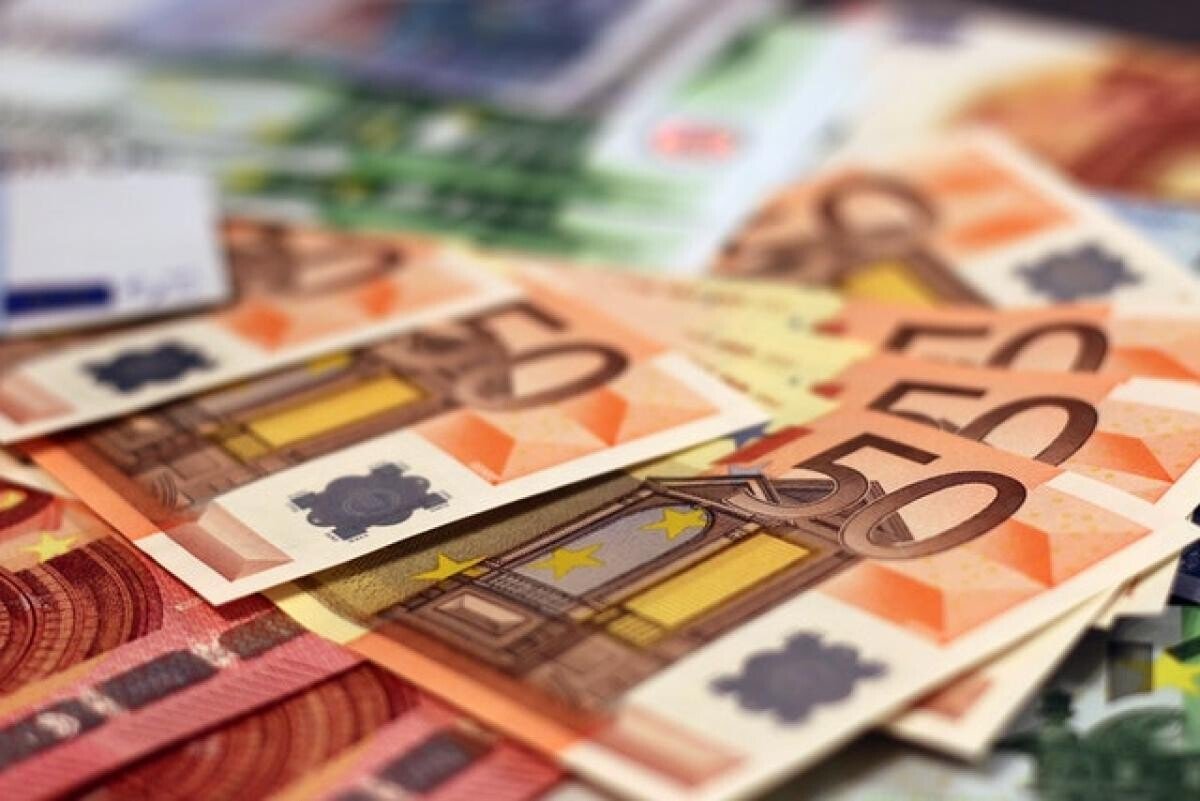 România se împrumută la dobânzi de patru ori mai mari decât țările din zona euro. Ce-l sperie pe prof. Coșea: Cel mai mare pericol în lunile următoare