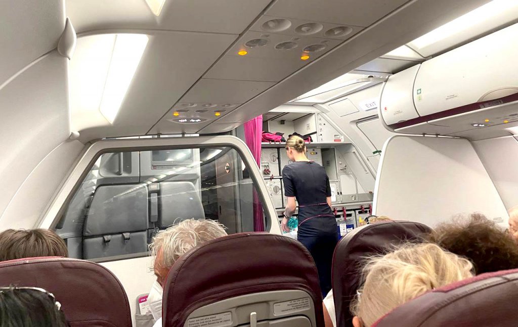 Alertă cu bombă pe o cursă Wizz Air care venea din Italia. Un român a amenințat că va arunca avionul în aer