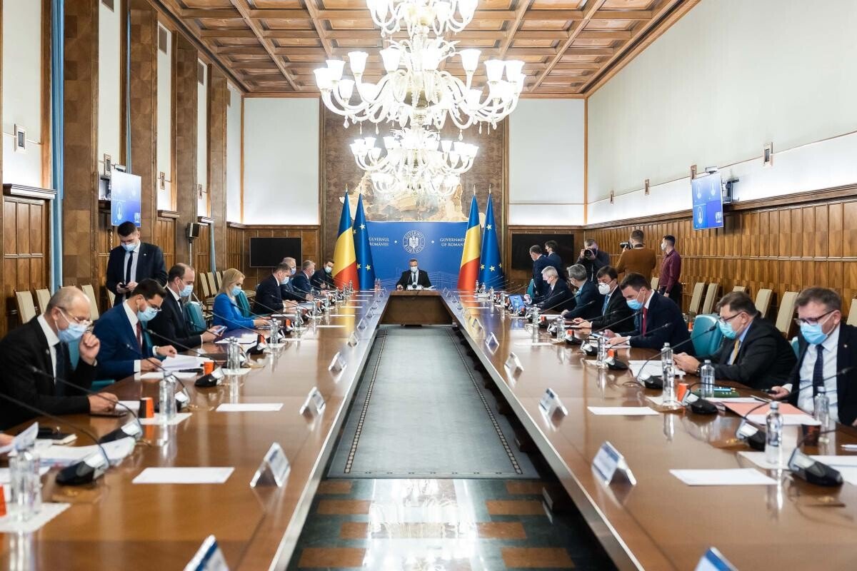 Premierul Ciucă a numit noi secretari de stat la Ministerul Investiţiilor şi Proiectelor Europene: Ovidiu-Vasile Cîmpean şi Adrian Răulea