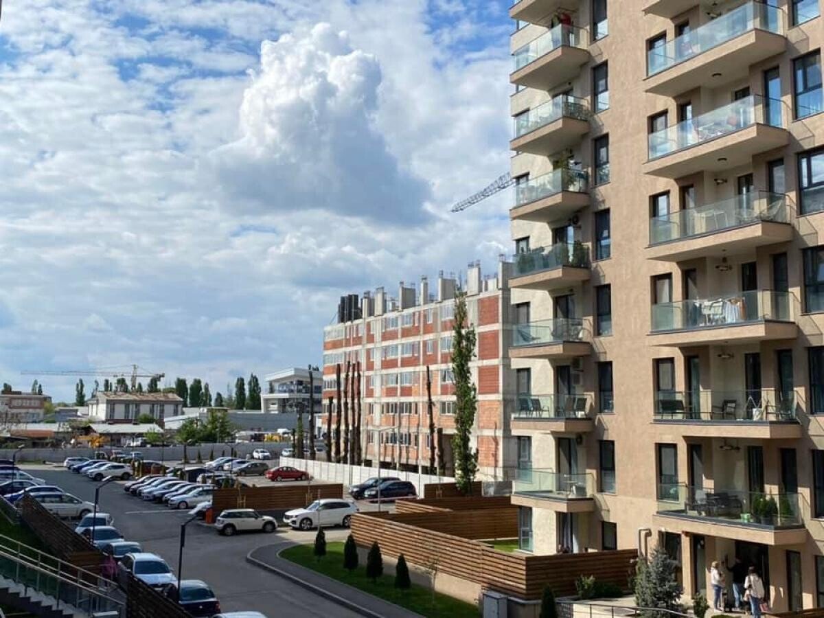 Semne de criză economică anul are. Dezvoltatorii imobiliari din București au început deja să-și vândă blocurile pentru că nu mai au bani să le termine