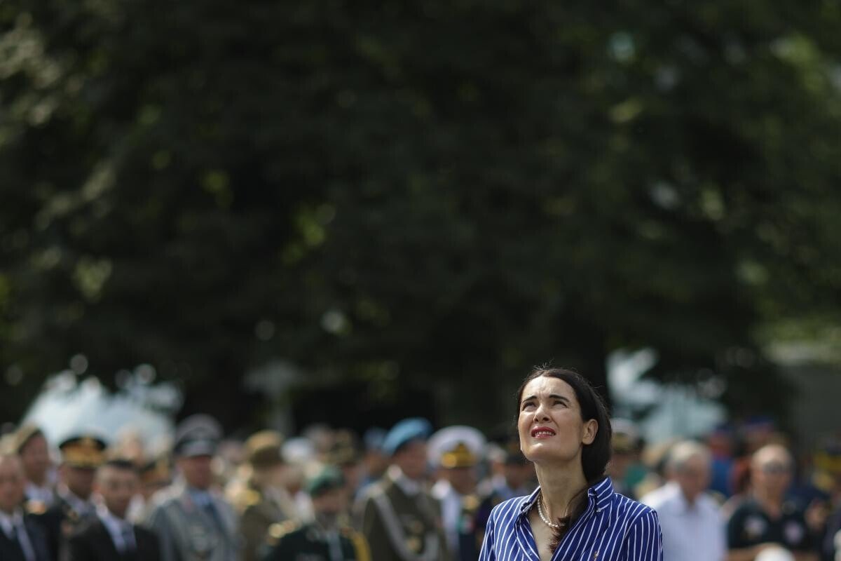 Clotilde Armand se laudă cu victoria în scandalul fraudei de la Sectorul 1, în timp de PSD are probleme la strângerea de semnături pentru demiterea ei. Manole (PSD): „E ca la recensământ”