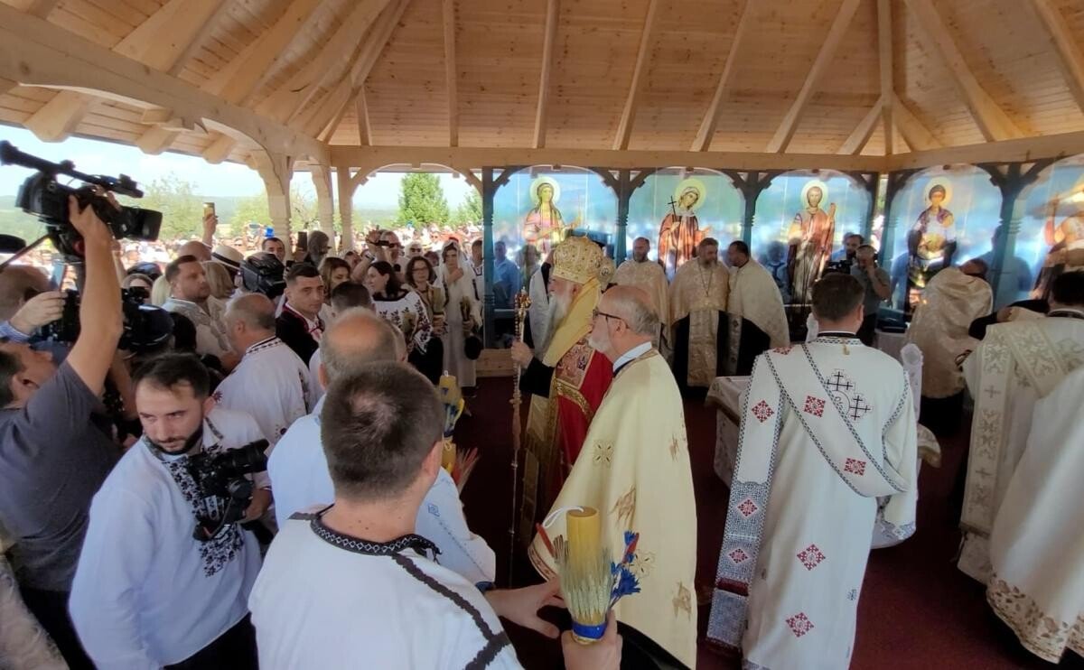 Nunta lui George Simion. Imagini foto-video și informații de la fața locului: Kurtos Kalacs, celebrii cozonaci… secuiești, printre bunătățile pentru nuntași