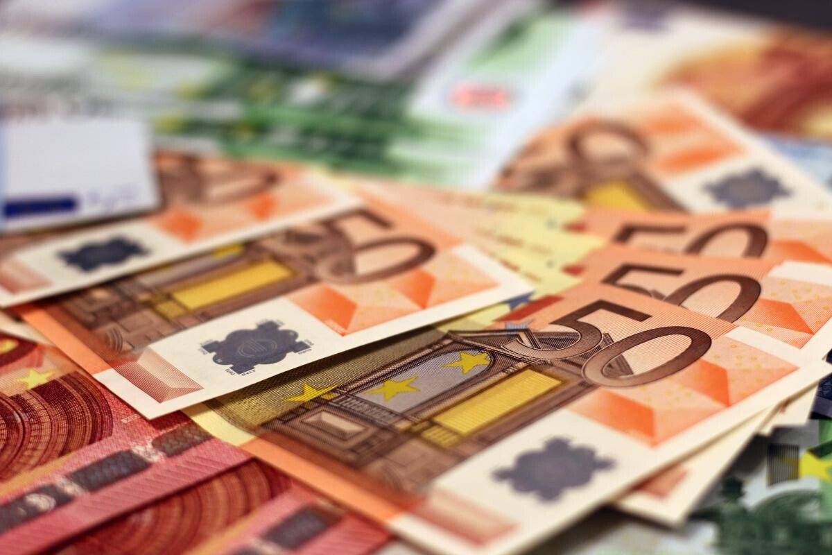 Vin banii din PNRR. Când va ajunge prima tranşă de 2,6 miliarde în România