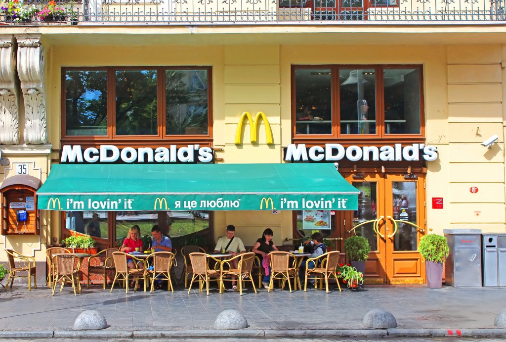 Războiul din Ucraina nu s-a terminat, însă McDonald’s redeschide la Kiev după 7 luni