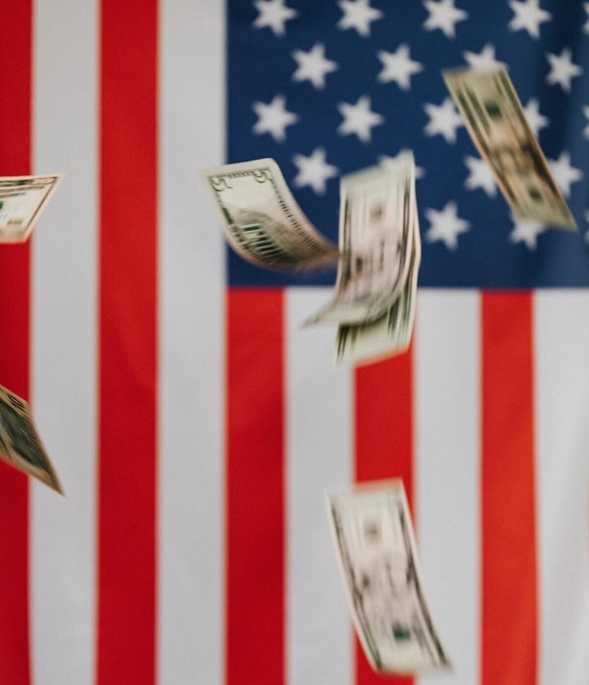 America stă departe de recesiune. Economia a revenit pe creştere în trimestrul al treilea