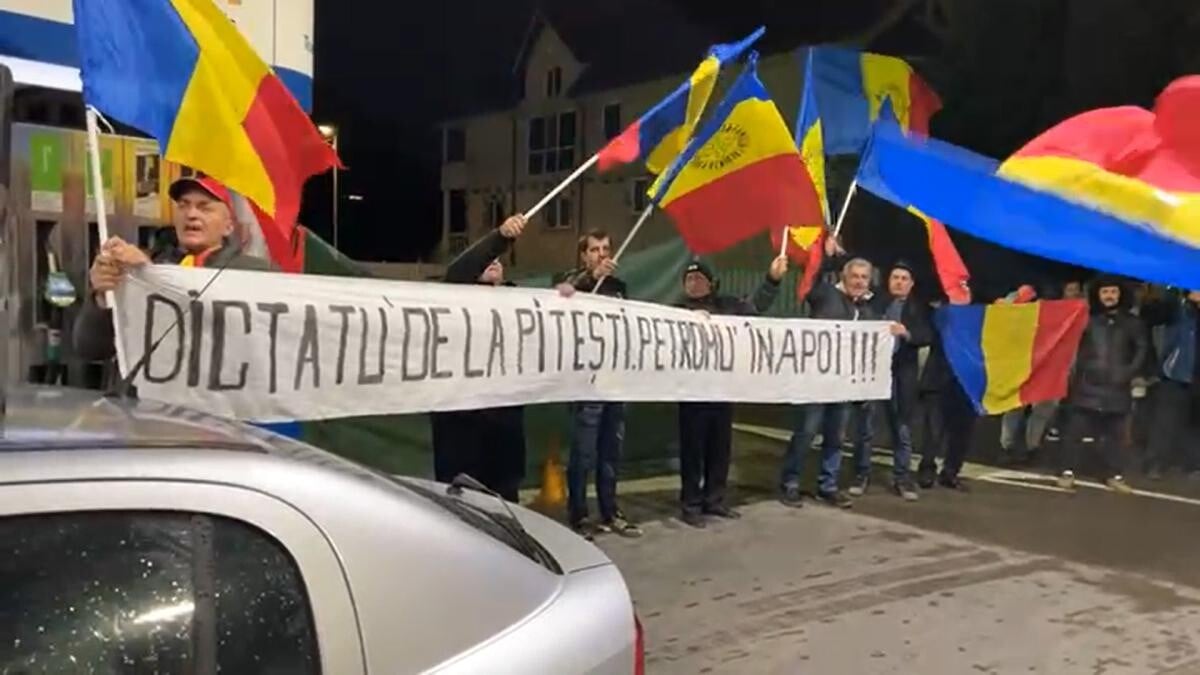 AUR, protest la o benzinărie OMV din Ploiești, după votul Austriei