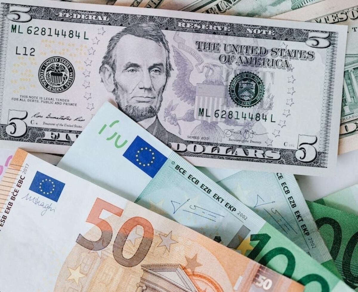 CURS BNR pentru weekend și luni, 21 – 23 ianuarie 2023. Ce se întâmplă cu Leul, Euro, Dolarul și Lira