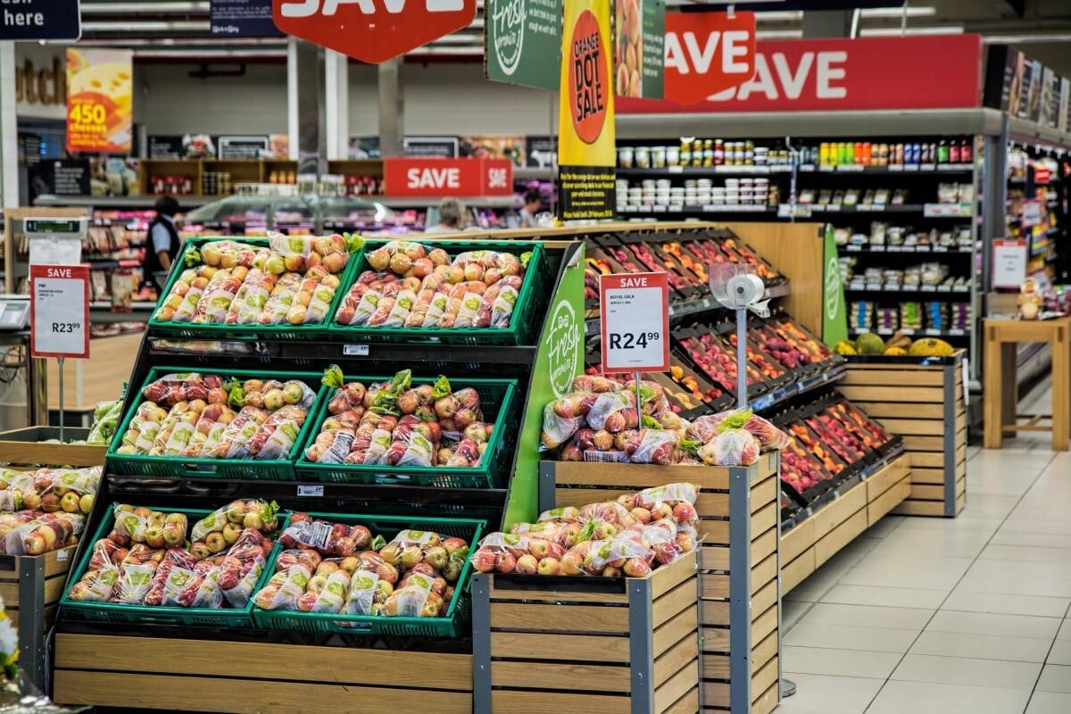 Penurie de fructe și legume în Marea Britanie: Sunt raționalizate în supermarketuri. Interdicție de vânzare