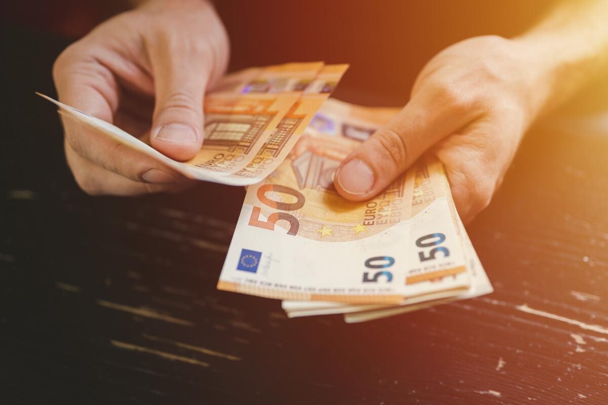 Poţi cere bani de nuntă sau de chirie de la stat! Modificări la programele Family Start și Student Invest în 2023