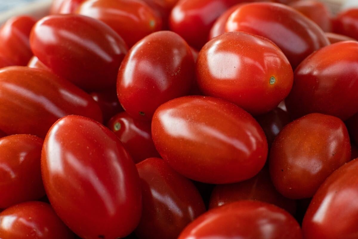 Roşiile şi castraveţii, legume de lux pe masa de Paşti? Preţul tomatelor a bubuit în această primăvară