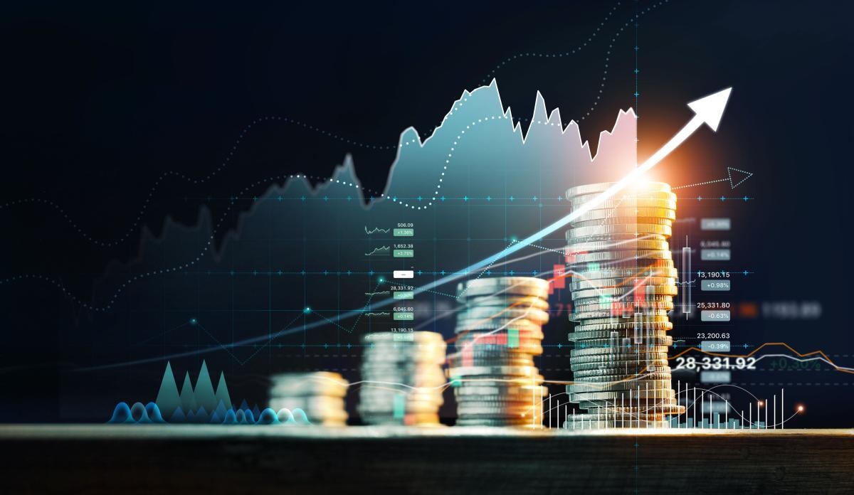 Economia României îşi revine. A luat avans și a depăşit Ungaria