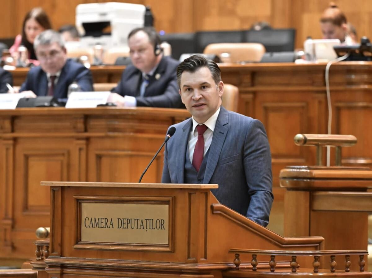 AUR, scandal în Parlament și proteste violente în stradă. Ionuț Stroe: S-a greșit! Deja, astăzi, avem victime. Protestatarii deţin gloanţe