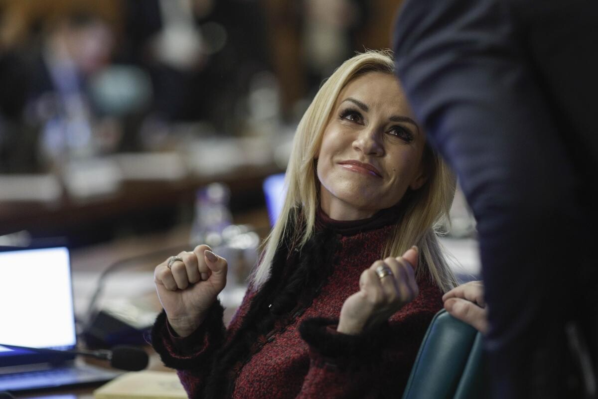 Firea a ieșit la lumină după protestele și violențele rezultate în urma legii prevenirii separării copilului de familie