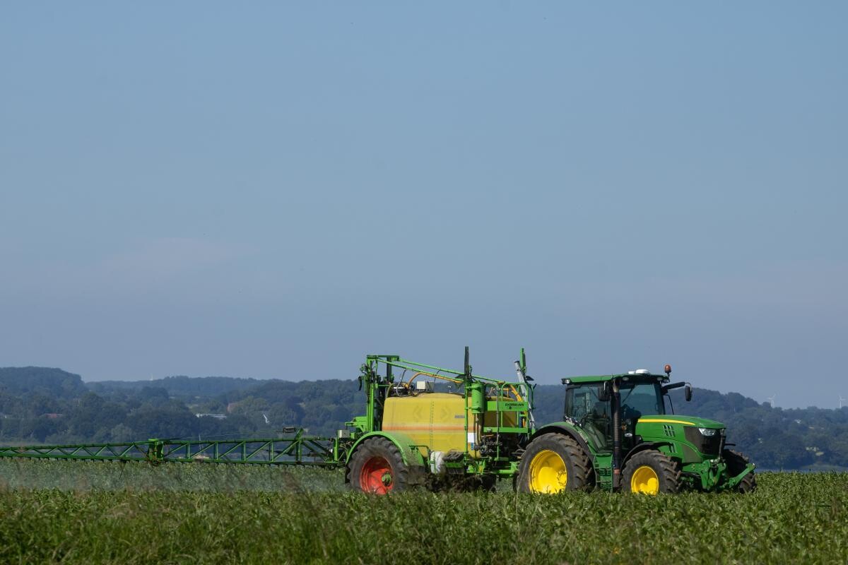 Raport Eurostat: Vânzările de pesticide au scăzut în România cu 27%