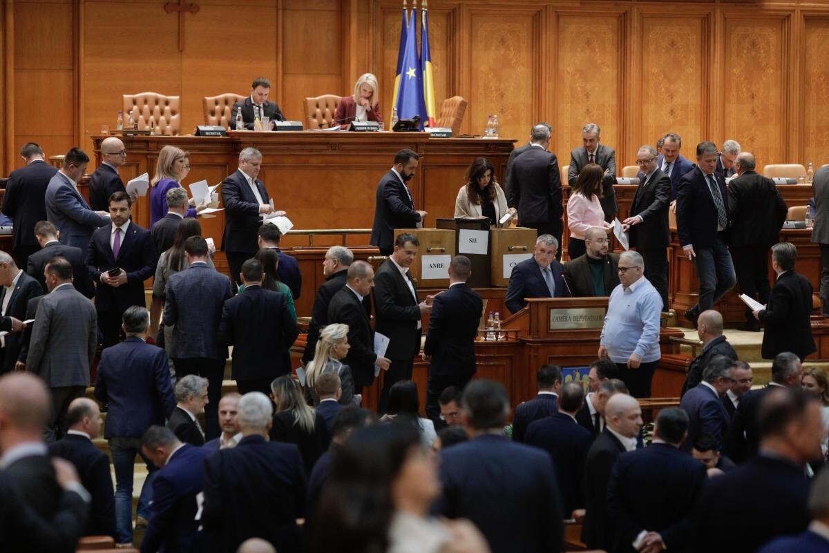 Comisia juridică a Camerei Deputaţilor a decis sancţionarea mai multor deputaţi AUR şi a unui neafiliat, după scandalul din Parlament