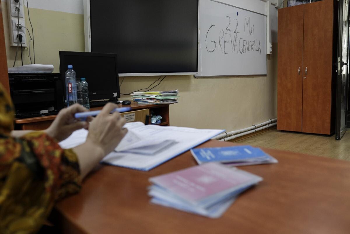 Ciucă, premierul României, cere ca profesorii să oprească greva