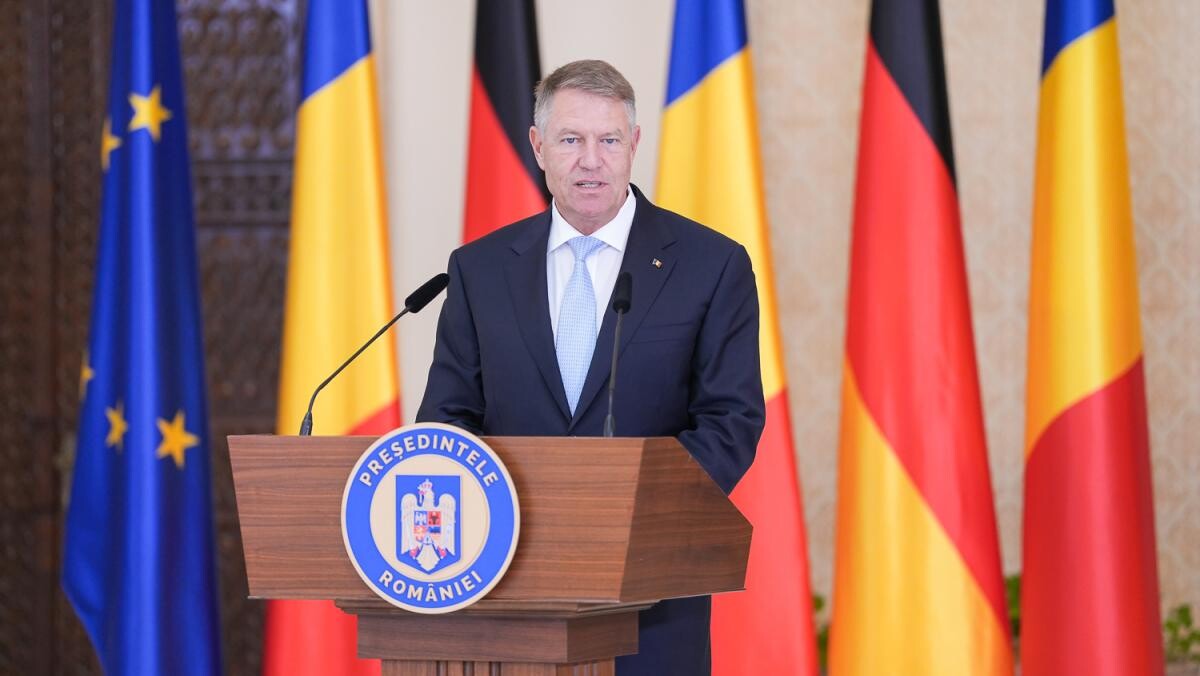 Klaus Iohannis, mesaj de Ziua Eroilor, la Sibiu: Moștenirea prețioasă lăsată de eroii noștri ne obligă să luăm atitudine împotriva oricăror acțiuni care aduc atingere valorilor esenţiale