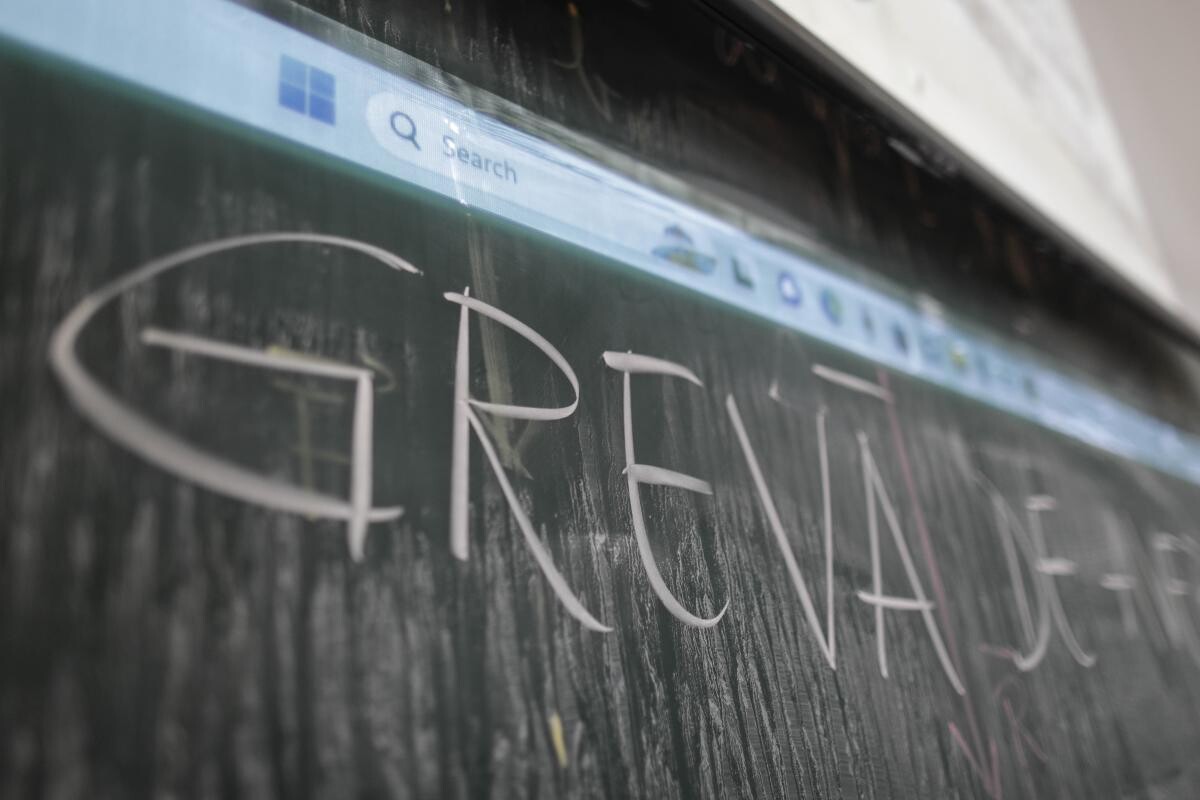 Grevă în educaţie. Guvernul anunţă vouchere pentru profesori, sindicaliştii resping oferta