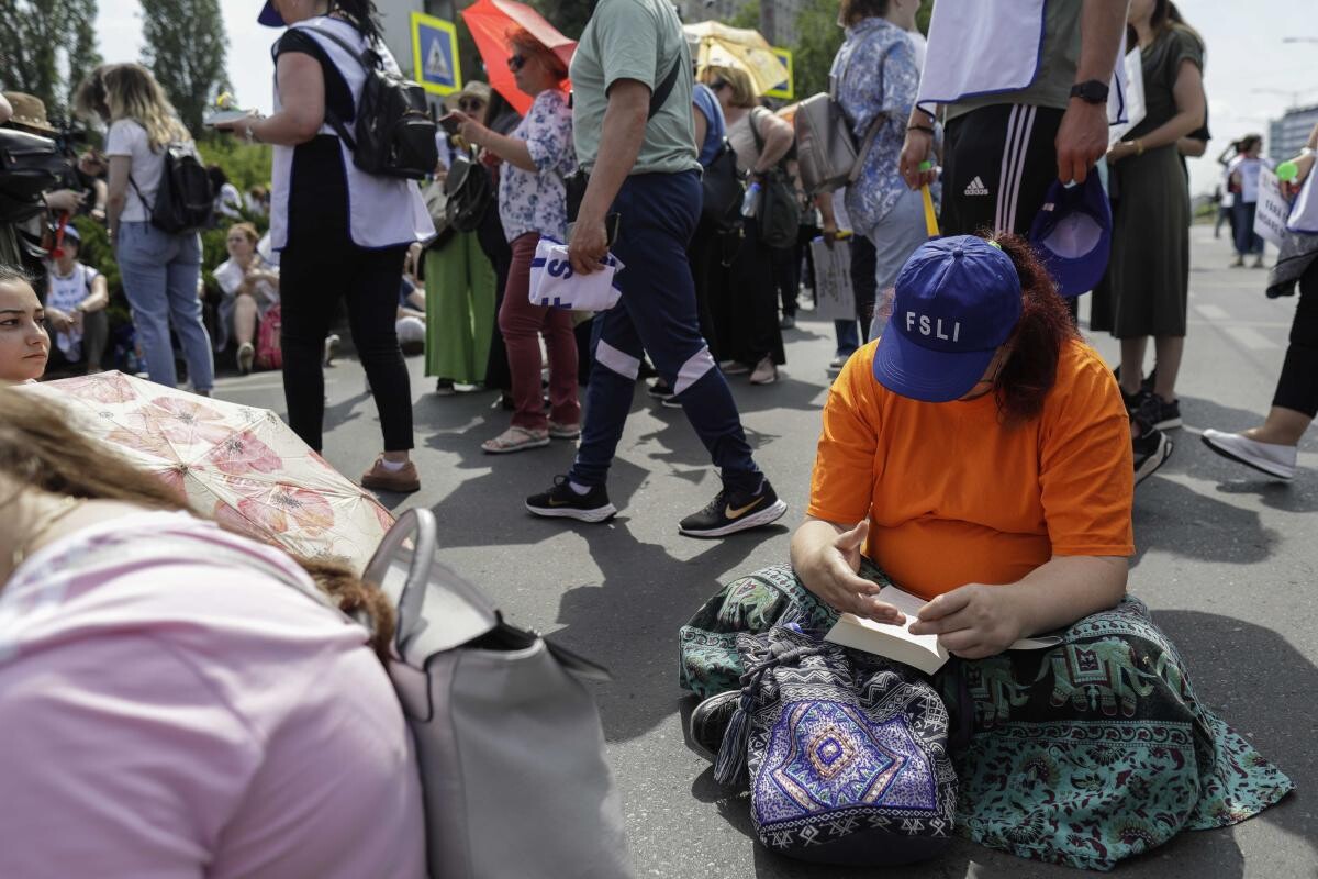 Guvernul a publicat proiectul de OUG pentru creşterea salariilor din învăţământ. 1300 lei în plus pentru personalul didactic, 400 lei pentru personalul nedidactic