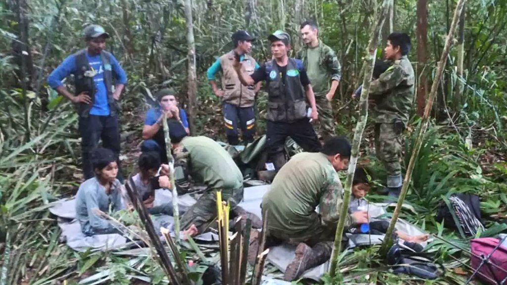 Lesly (13 ani), Soleiny (9 ani), Tien Noriel (5 ani) şi Cristin (1 an) au supravieţuit prăbuşirii unui avion şi alte 40 de zile, rătăcind în jungla columbiană