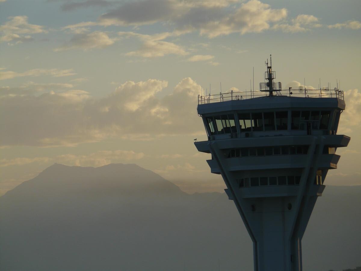 Turn virtual de control pentru noul aeroport de la Brașov. Gabriel Davidescu, director UTI, explică de ce este operat de la Arad