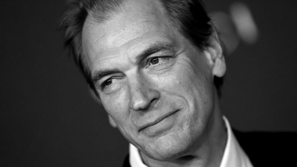 Cadavrul găsit pe un munte din California este al lui Julian Sands. Actorul dispăruse de 5 luni