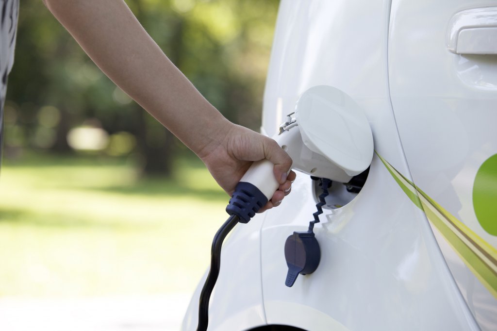 Un producător auto anunță că ar putea fabrica o mașină electrică cu autonomie de 1.200 km și încărcare în 10 minute