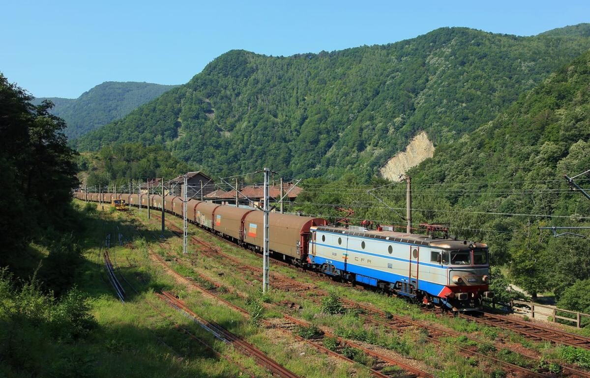 CFR Marfă vinde peste 7000 de vagoane şi peste 500 de locomotive. Anunţ greu de găsit, termen care expiră în… 4 zile