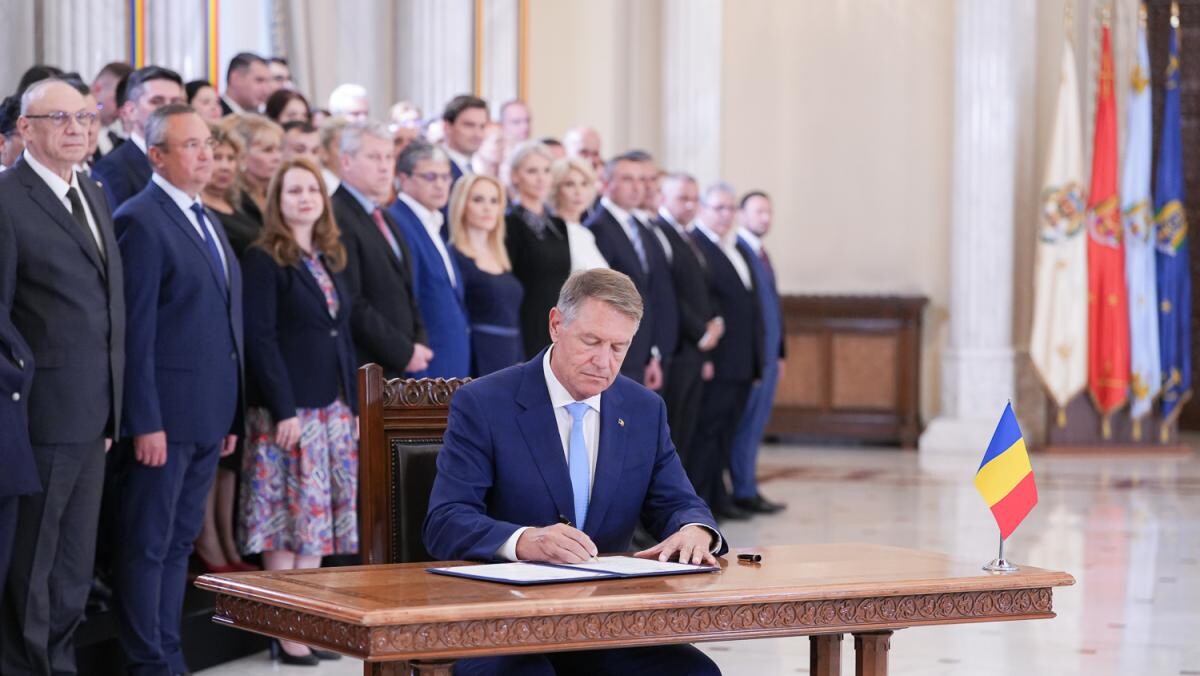 Klaus Iohannis a semnat decretele pentru numirea noilor miniştri ai Muncii şi Familiei