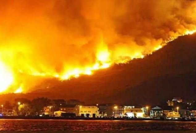 Atenționare de călătorie în Grecia: COD ROȘU de caniculă și risc crescut de incendii