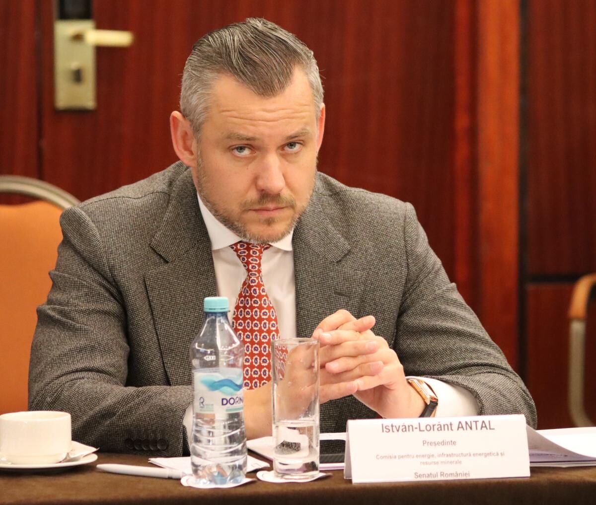 Senatorul Antal Lóránt: Prosumatorii pot cere compensarea financiară a surplusului de energie produsă la o lună, nu după 2 ani