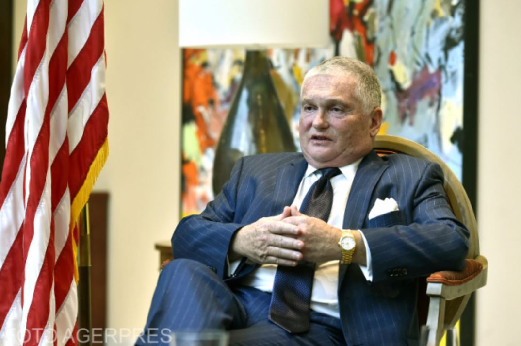 Ambasadorul Adrian Zuckerman oferă o „cale de urmat pentru a salva România” și a evita ca țara să devină un „stat eșuat”