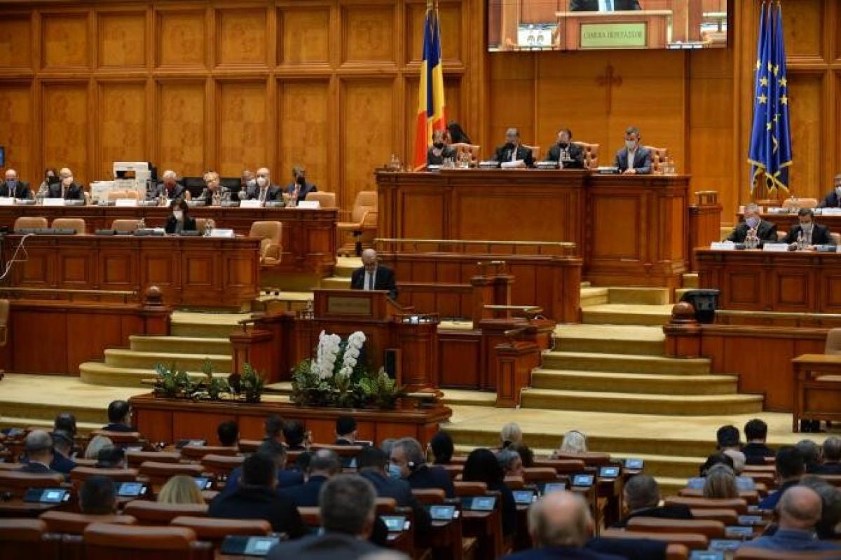 Paradă de pomeni electorale în Parlament, în pofida deficitului bugetar. Se promit majorări salariale și sume frumoase pentru familiile cu copii