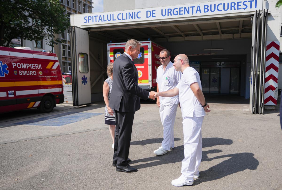 Scandal la Spitalul Clinic de Urgenţă Bucureşti, în timpul vizitei lui Iohannis. Ruda unui pacient s-a plâns de condiţii