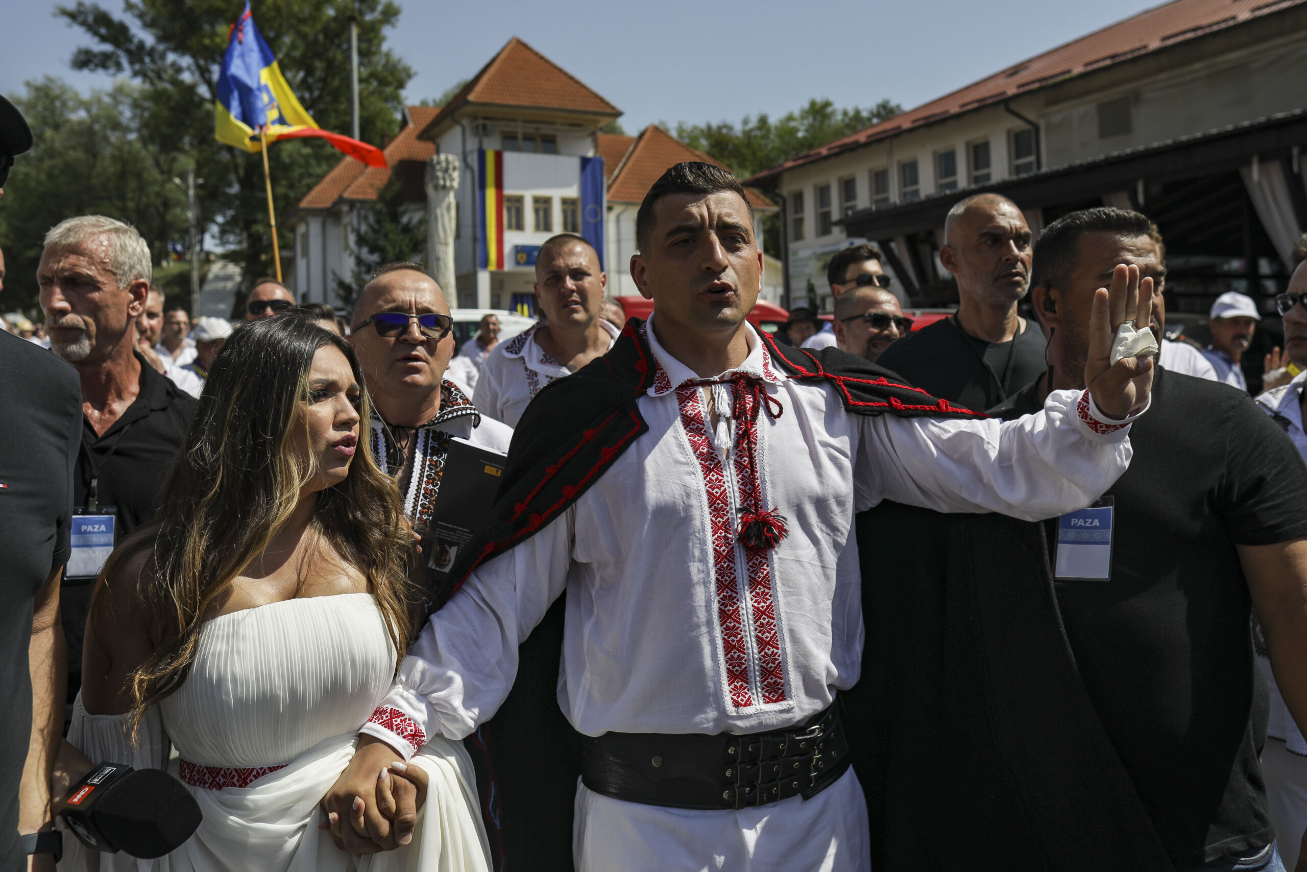 Odiseea albirii AUR și întărirea familiei iliberale