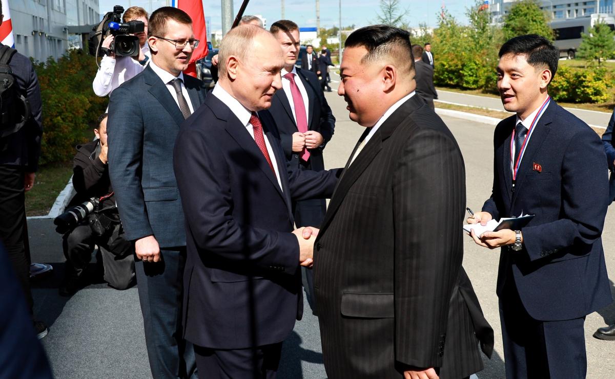 Ce cadouri și-au dat unul altuia Vladimir Putin și Kim Jong-un