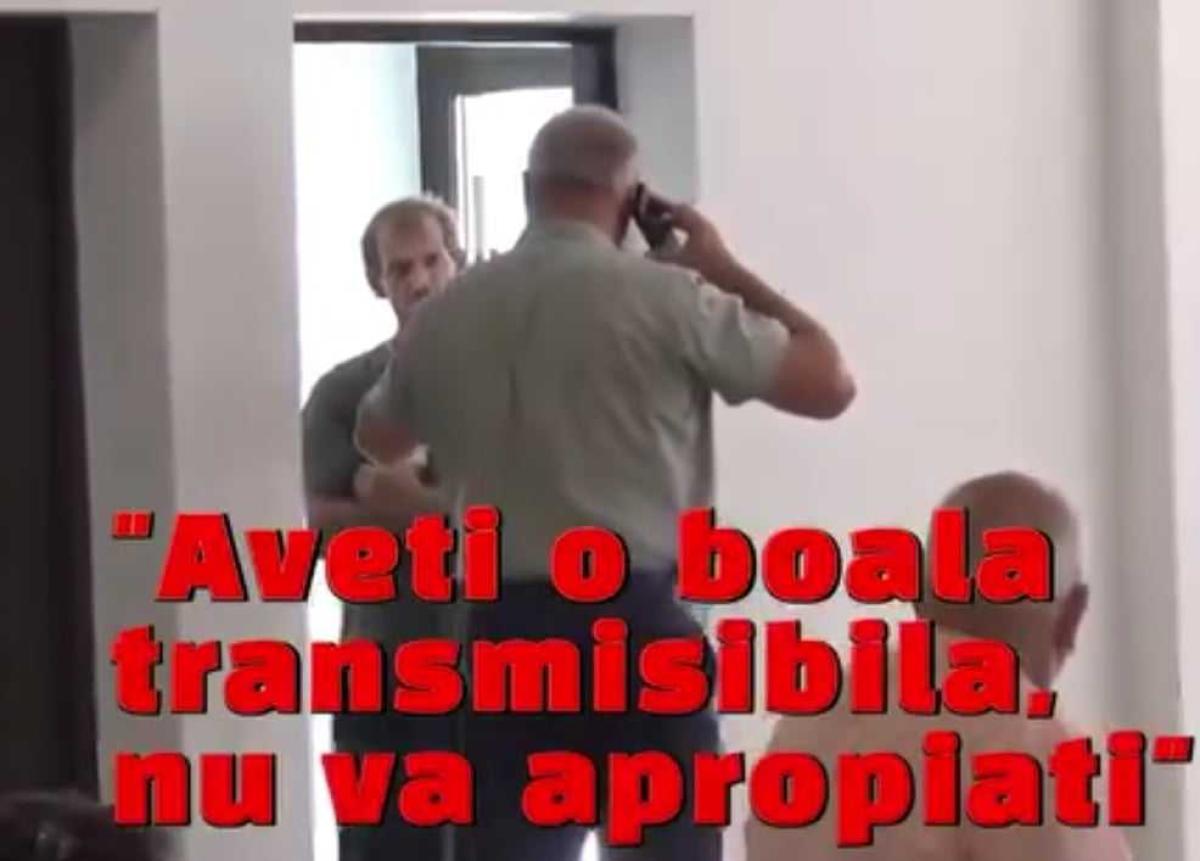 Caz revoltător în Bacău. Un primar, filmat când îi spune unei persoane seropozitive: Aveţi o boală transmisibilă, nu vă apropiaţi – Video